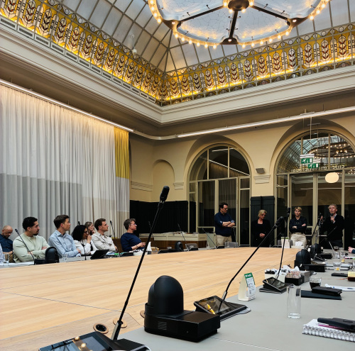 Sterke lokale democratie vraagt om sterke samenwerking én ruimte voor kritische tegenkracht.